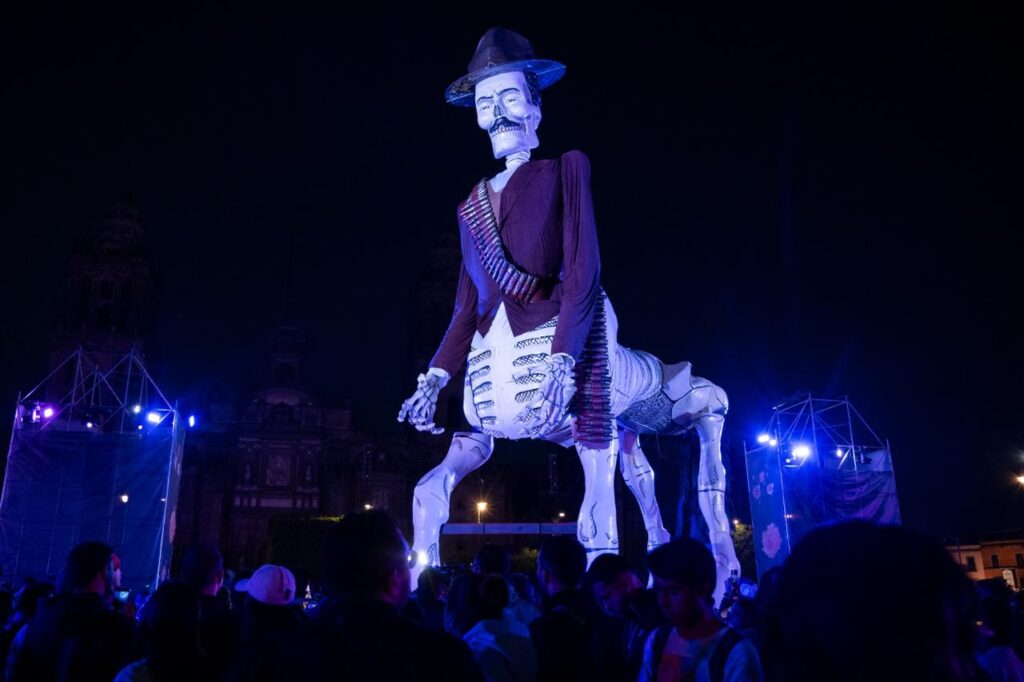 Asiste a la Ofrenda Monumental de Día de Muertos en el Zócalo